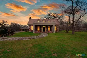 222 Myrtle Ave, Luling, TX 78648 - Photo 1