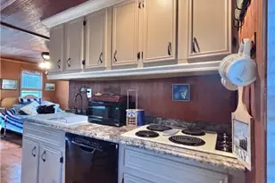 707 W Monroe Ave, Port O'Connor, TX 77982 - Photo 11