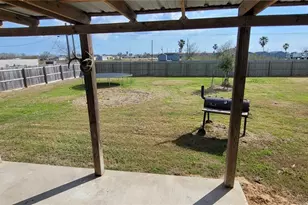 703 W Oakland Ave, Seadrift, TX 77983 - Photo 27