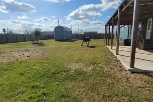 703 W Oakland Ave, Seadrift, TX 77983 - Photo 29