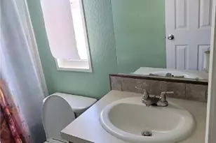 703 W Oakland Ave, Seadrift, TX 77983 - Photo 9