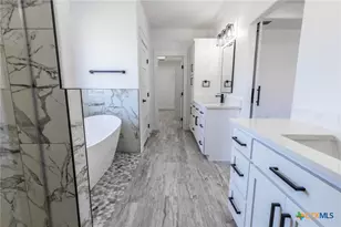 110 Lake Village Rd, Seguin, TX 78155 - Photo 23