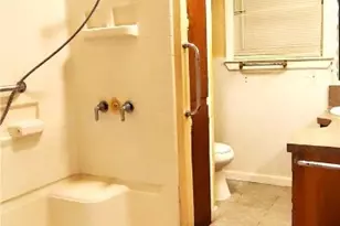 112 College Ave, Oglesby, TX 76561 - Photo 29