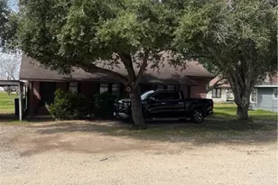 1610 S 3rd St, Ganado, TX 77962 - Photo 7