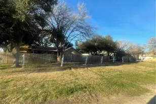 1610 S 3rd St, Ganado, TX 77962 - Photo 23