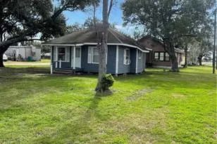 1610 S 3rd St, Ganado, TX 77962 - Photo 9