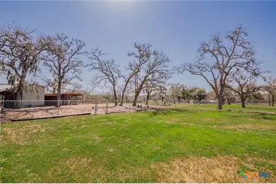 455 Suncrest Lane, Victoria, TX 77905 - Photo 17