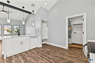 209 Troell St, Seguin, TX 78155 - Photo 11