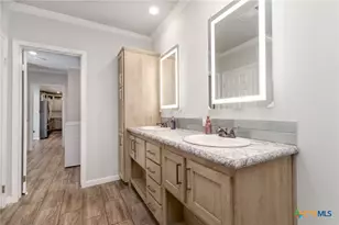 154 Sunrise Dr, Kyle, TX 78640 - Photo 5