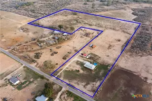 917 Co Rd 664, Devine, TX 78016 - Photo 3