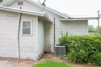 204 Orth Street, Yoakum, TX 77995 - Photo 13