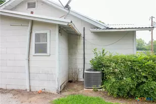 204 Orth St, Yoakum, TX 77995 - Photo 13