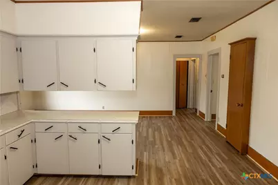 204 Orth Street, Yoakum, TX 77995 - Photo 5