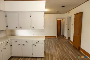 204 Orth St, Yoakum, TX 77995 - Photo 5