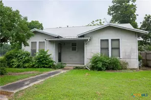 204 Orth St, Yoakum, TX 77995 - Photo 1