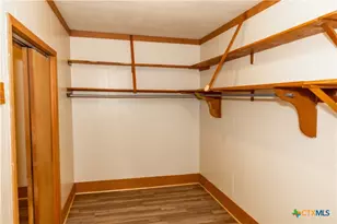 204 Orth St, Yoakum, TX 77995 - Photo 7