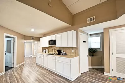 1111 N Walnut Avenue #301, New Braunfels, TX 78130 - Photo 11