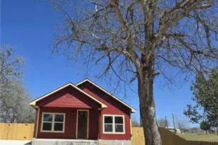 410 W Trinity St, Luling, TX 78648 - Photo 1