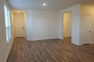 559 Dakota Crk, New Braunfels, TX 78130 - Photo 5