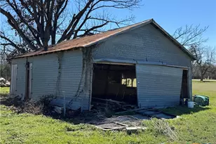 320 N 5th St, Lott, TX 76656 - Photo 11