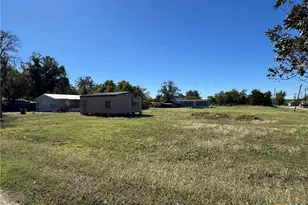 301 Judge Hailey Dr, Lott, TX 76656 - Photo 3