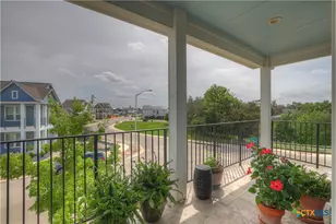 605 Creekside Cmn, New Braunfels, TX 78130 - Photo 5