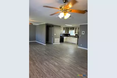 615 Hoskins Broadway Street, El Campo, TX 77437 - Photo 3