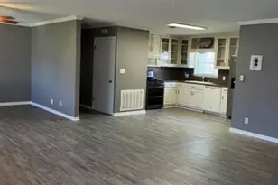 615 Hoskins Broadway St, El Campo, TX 77437 - Photo 3