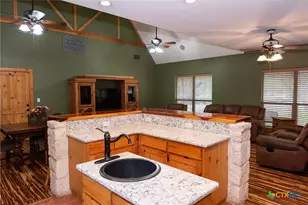 211 Cambridge Dr, New Braunfels, TX 78132 - Photo 9