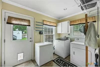 1001 N Adams Street, Beeville, TX 78102 - Photo 19