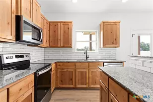 913 Blane Cir, Lampasas, TX 76550 - Photo 13