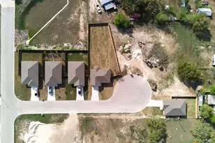 913 Blane Cir, Lampasas, TX 76550 - Photo 5