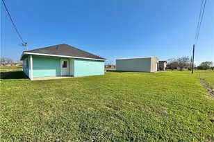 288 Buckskin, Palacios, TX 77465 - Photo 3