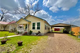 319 Smith St, Gonzales, TX 78629 - Photo 3