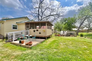 319 Smith St, Gonzales, TX 78629 - Photo 21