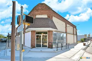 200 E Court St, Seguin, TX 78155 - Photo 1