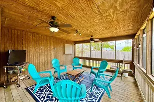 503 N 16th St, Port O'Connor, TX 77982 - Photo 5