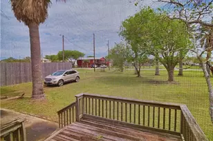 503 N 16th St, Port O'Connor, TX 77982 - Photo 9