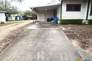 206 Hinton St, Three Rivers, TX 78071 - Photo 3