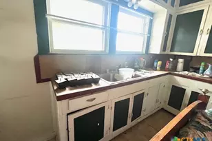 206 Hinton St, Three Rivers, TX 78071 - Photo 15