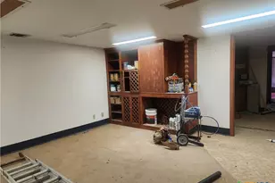 201 W Morris St, Yoakum, TX 77995 - Photo 9