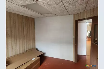 201 W Morris Street, Yoakum, TX 77995 - Photo 7