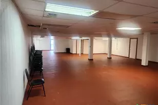 201 W Morris St, Yoakum, TX 77995 - Photo 3