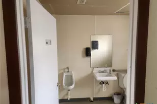 201 W Morris St, Yoakum, TX 77995 - Photo 11