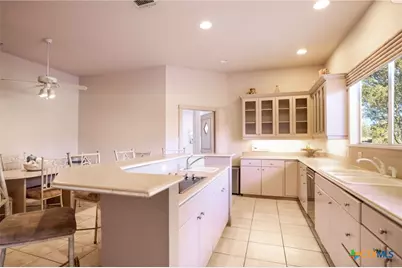 1001 Riada Drive, New Braunfels, TX 78132 - Photo 9