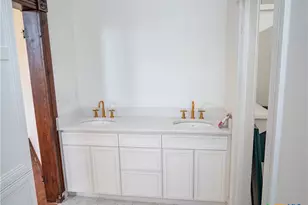 204 W Reuss Blvd, Cuero, TX 77954 - Photo 31