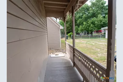 204 W Reuss Boulevard, Cuero, TX 77954 - Photo 11