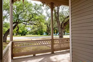 204 W Reuss Blvd, Cuero, TX 77954 - Photo 9