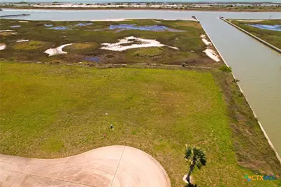 384 W Vineyard Bay, Port O'Connor, TX 77982 - Photo 5