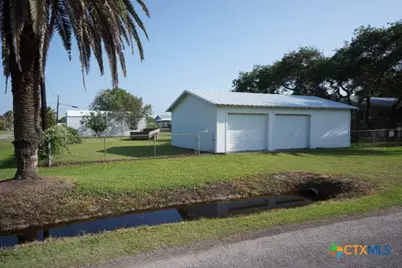 1410 W Jefferson, Port O'Connor, TX 77982 - Photo 3
